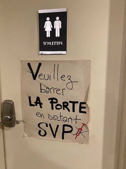 rôle social dans la fosse d'aisance